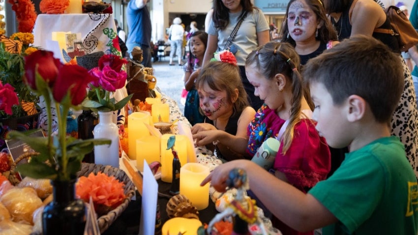 Entre Dos Mundos: A Día de Muertos Celebration