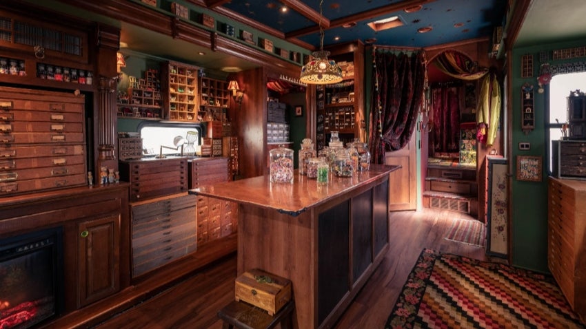 Mobile Home: The Office of Collecting and Designing