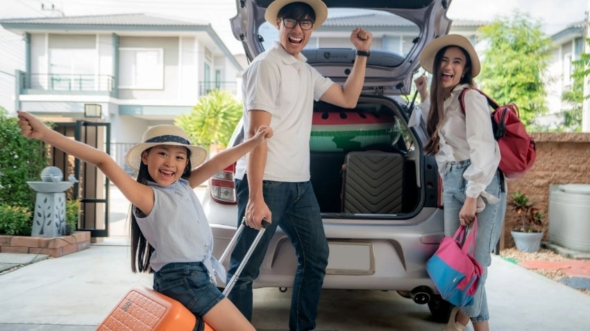 Family getting ready to take a road trip