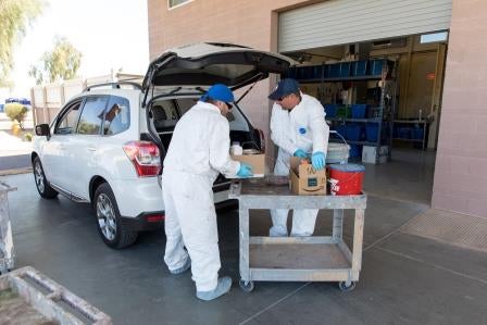 Removing household waste from a vehicle Removing household waste from a vehicle