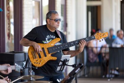 jazz festival sidewalk performer