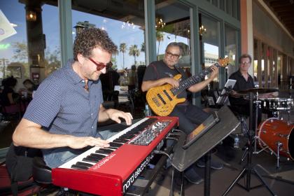 jazz festival sidewalk performers