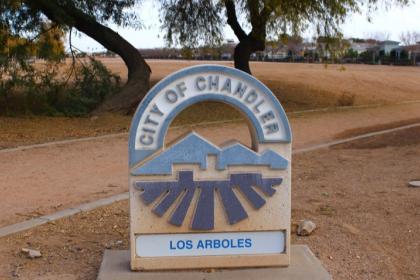 Los Arboles Park Sign
