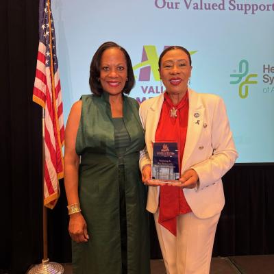 Vice-Mayor-Ellis-with-Award