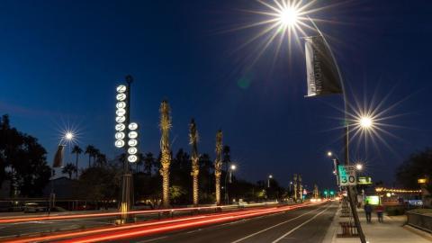 Arizona_Avenue_at-night