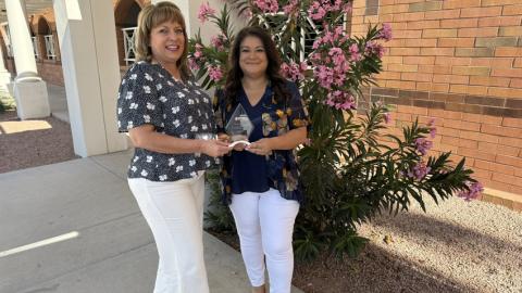 The City of Chandler's Kerstin Nold and Niki Tapia accepted the IDC Smart Cities Award