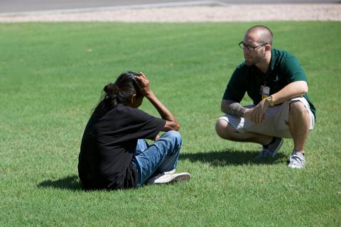 Homeless navigator talking to a homeless women in Chandler