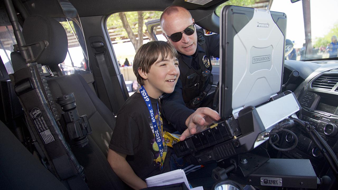 chandler fun run police car tour
