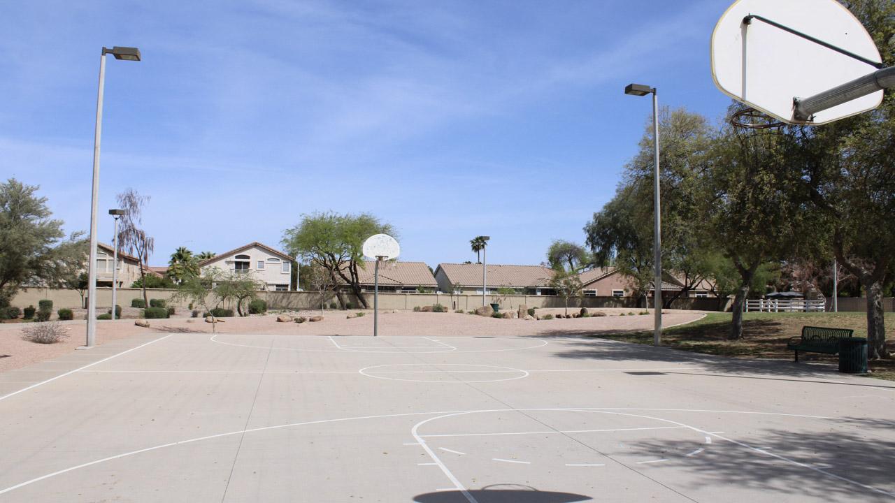 Basketball court at Pequeno Park