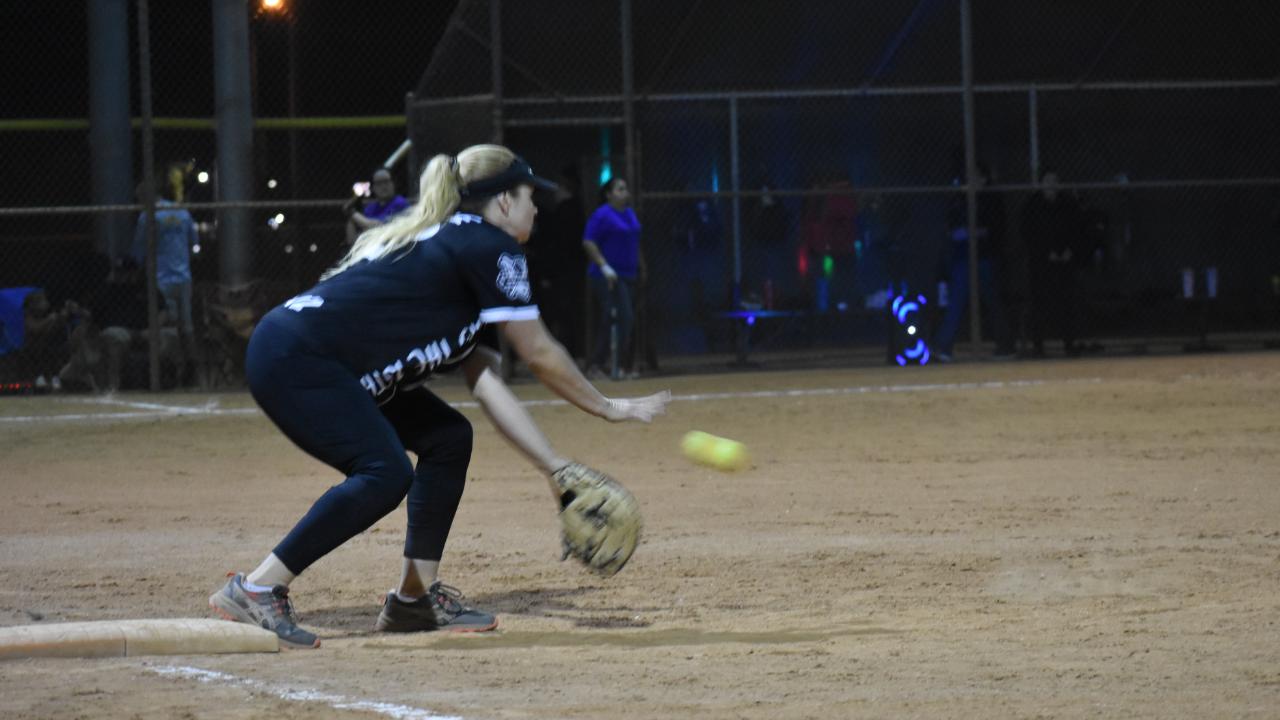 women's softball, catching the ball