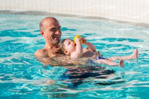 dad and son swim lessons
